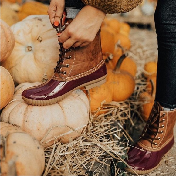 NEW**** LADIES DUCK BOOTS. BLACK - Picture 4 of 4